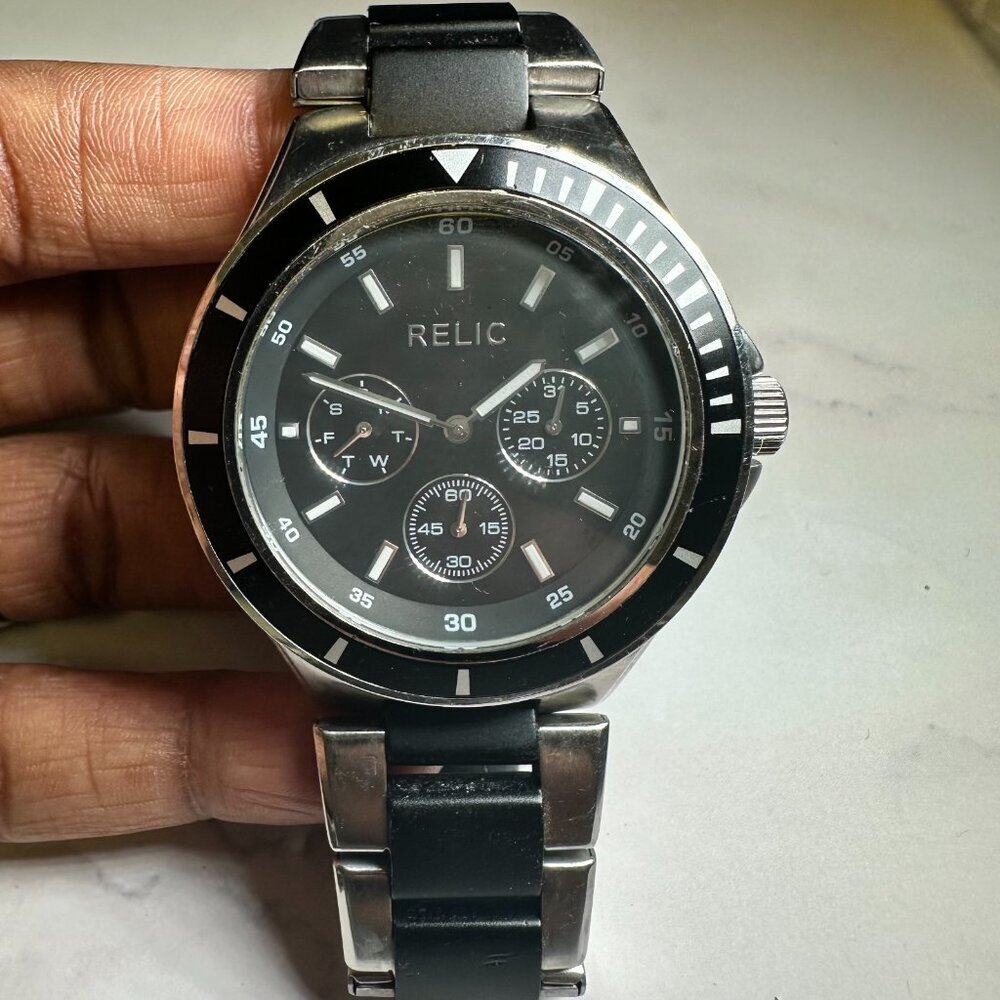 Relic Watch Women Silver Tone Black Round 42MM New Battery 7.5 Inch